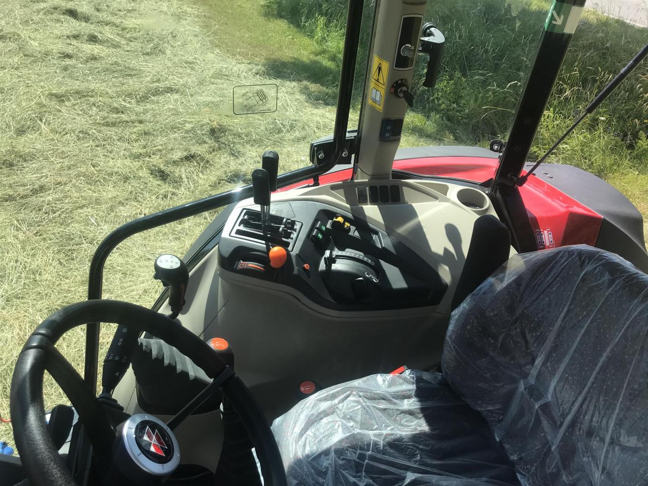 Massey Ferguson MF 4708 M mit Frontlader - Tractor: foto 4 Massey Ferguson MF 4708 M mit Frontlader - Tractor: foto 4