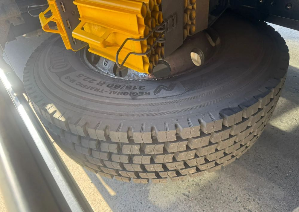 MAN TGX 26.480 • HDS Atlas 145.2 •Oś podnoszona i skrętna 426 tys. km - Zestaw z przyczepą Schwarzmüller Oś przednia – resory piórowe, tylna – pneumatyka • - Camión caja abierta, Camión grúa: foto 2 MAN TGX 26.480 • HDS Atlas 145.2 •Oś podnoszona i skrętna 426 tys. km - Zestaw z przyczepą Schwarzmüller Oś przednia – resory piórowe, tylna – pneumatyka • - Camión caja abierta, Camión grúa: foto 2