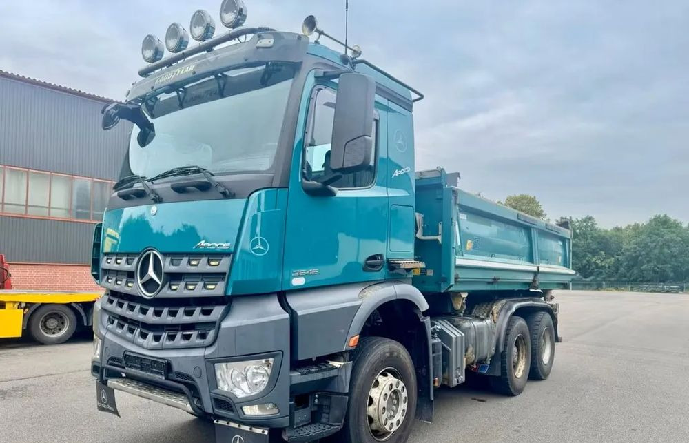 Mercedes-Benz Arocs 2646 6x4 – Wywrotka trójstronna Meiller / Bordmatik / Euro6 - Camión volquete: foto 1 Mercedes-Benz Arocs 2646 6x4 – Wywrotka trójstronna Meiller / Bordmatik / Euro6 - Camión volquete: foto 1