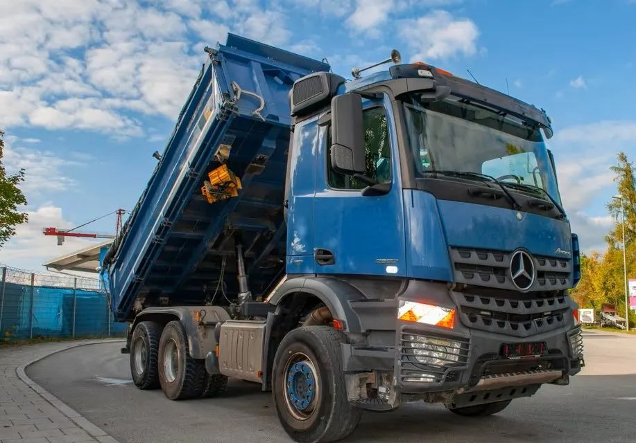 Mercedes-Benz Arocs 2652 6x4 – Wywrotka trójstronna Meiller z Bordmatik (Euro 6) - Camión volquete: foto 2 Mercedes-Benz Arocs 2652 6x4 – Wywrotka trójstronna Meiller z Bordmatik (Euro 6) - Camión volquete: foto 2