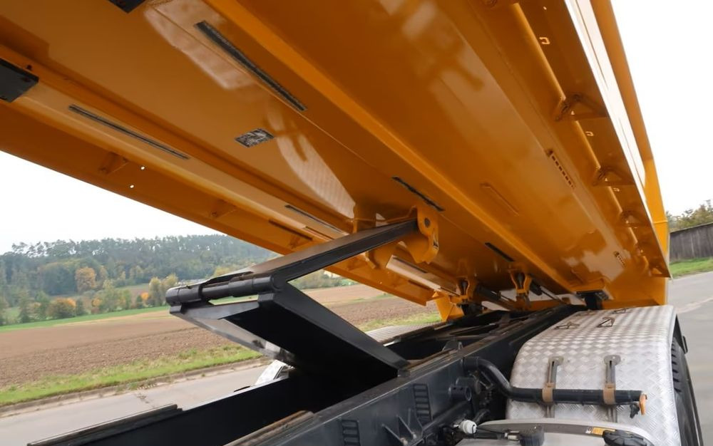 Mercedes-Benz Arocs 3251 8x4 | 510 KM | Euro 6d | Navi | Wywrotka Trójstronna | 215 600 km !! - Camión volquete: foto 4 Mercedes-Benz Arocs 3251 8x4 | 510 KM | Euro 6d | Navi | Wywrotka Trójstronna | 215 600 km !! - Camión volquete: foto 4