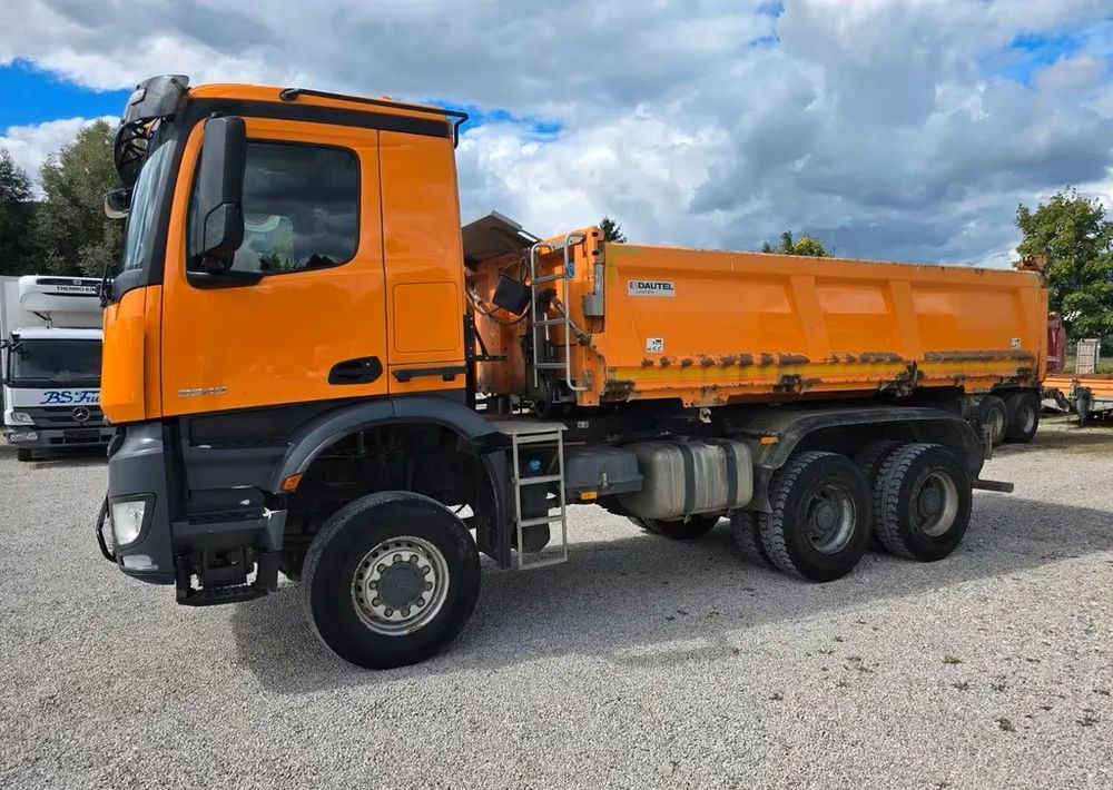 Mercedes-Benz Arocs 3345 6x6 Allrad / Bordmatic – Wywrotka Dautel | 449 KM | - Camión volquete: foto 4 Mercedes-Benz Arocs 3345 6x6 Allrad / Bordmatic – Wywrotka Dautel | 449 KM | - Camión volquete: foto 4