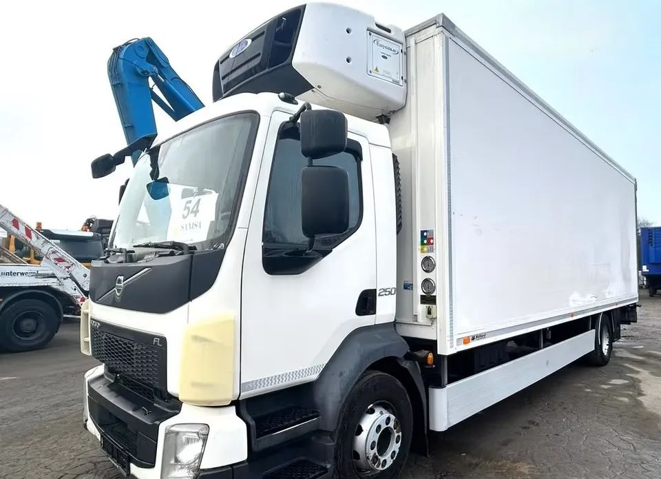 Volvo FL 250 | Chłodnia Carrier Supra -30°C | Hydrauliczna platforma załadunkowa | ogrzewanie postojowe | 187 654 km | Automatyczna skrzynia | Euro 6 |4x2 - Camión frigorífico: foto 2 Volvo FL 250 | Chłodnia Carrier Supra -30°C | Hydrauliczna platforma załadunkowa | ogrzewanie postojowe | 187 654 km | Automatyczna skrzynia | Euro 6 |4x2 - Camión frigorífico: foto 2