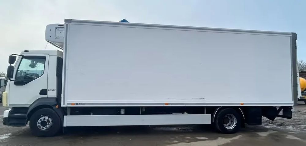 Volvo FL 250 | Chłodnia Carrier Supra -30°C | Hydrauliczna platforma załadunkowa | ogrzewanie postojowe | 187 654 km | Automatyczna skrzynia | Euro 6 |4x2 - Camión frigorífico: foto 3 Volvo FL 250 | Chłodnia Carrier Supra -30°C | Hydrauliczna platforma załadunkowa | ogrzewanie postojowe | 187 654 km | Automatyczna skrzynia | Euro 6 |4x2 - Camión frigorífico: foto 3