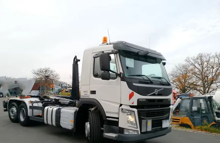 Volvo FM 410 • 6x2 • Meiller z systemem HDS (roll-off) • Euro 6 • Przebieg 251235 km • - Camión multibasculante: foto 4 Volvo FM 410 • 6x2 • Meiller z systemem HDS (roll-off) • Euro 6 • Przebieg 251235 km • - Camión multibasculante: foto 4