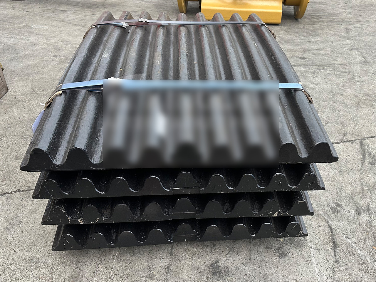 KINGLINK High Manganese Steel Movable Jaw Plates 17003347 for CT2036 Jaw Crusher - Recambio para Maquinaria de construcción: foto 1 KINGLINK High Manganese Steel Movable Jaw Plates 17003347 for CT2036 Jaw Crusher - Recambio para Maquinaria de construcción: foto 1