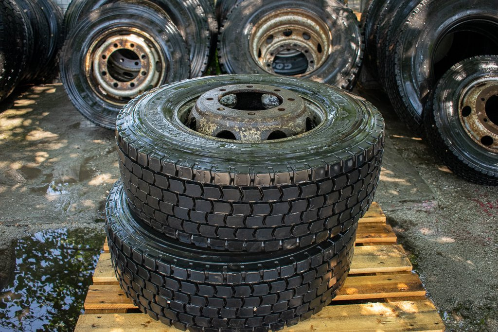 KUMHO 305/70 R19.5 FOR DIFFERENTIAL - Neumático para Camión: foto 2 KUMHO 305/70 R19.5 FOR DIFFERENTIAL - Neumático para Camión: foto 2