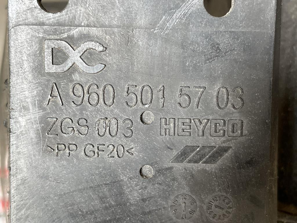 MERCEDES-BENZ ACTROS MP4 ZGS 004 - A 960 501 5703 - Depósito de expansión para Camión: foto 2 MERCEDES-BENZ ACTROS MP4 ZGS 004 - A 960 501 5703 - Depósito de expansión para Camión: foto 2