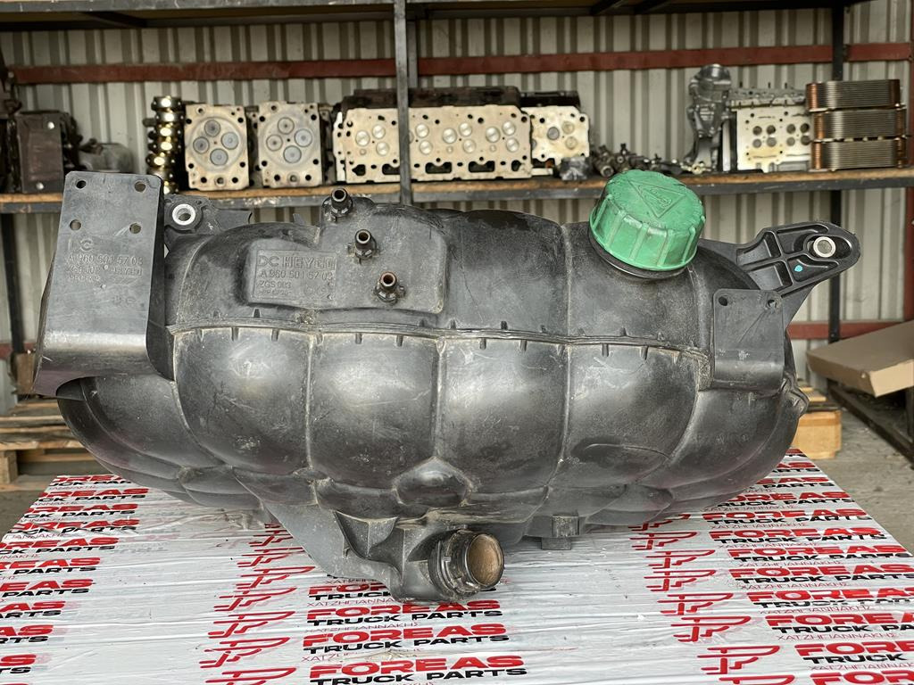 MERCEDES-BENZ ACTROS MP4 ZGS 004 - A 960 501 5703 - Depósito de expansión para Camión: foto 1 MERCEDES-BENZ ACTROS MP4 ZGS 004 - A 960 501 5703 - Depósito de expansión para Camión: foto 1