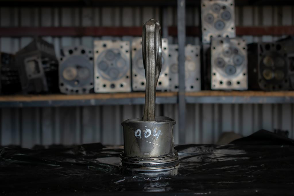 MERCEDES-BENZ ATEGO 4 CYLINDER WITH ENGINE CODE OM 904 - Biela para Camión: foto 1 MERCEDES-BENZ ATEGO 4 CYLINDER WITH ENGINE CODE OM 904 - Biela para Camión: foto 1