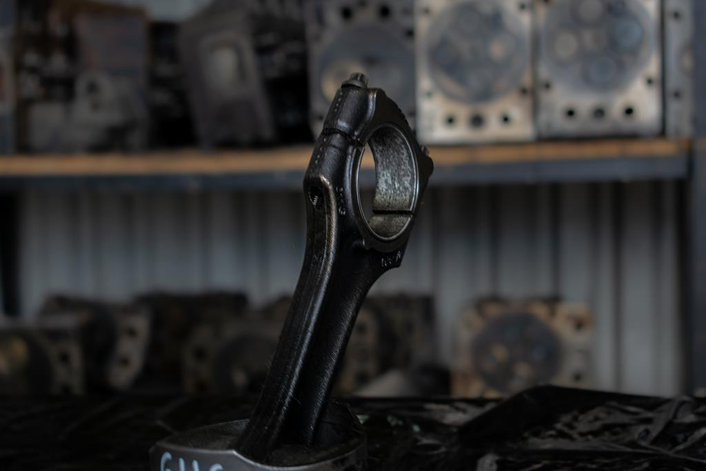 MERCEDES-BENZ SPRINTER 4CYLINDER WITH ENGINE CODE OM 646 - Biela para Camión: foto 1 MERCEDES-BENZ SPRINTER 4CYLINDER WITH ENGINE CODE OM 646 - Biela para Camión: foto 1