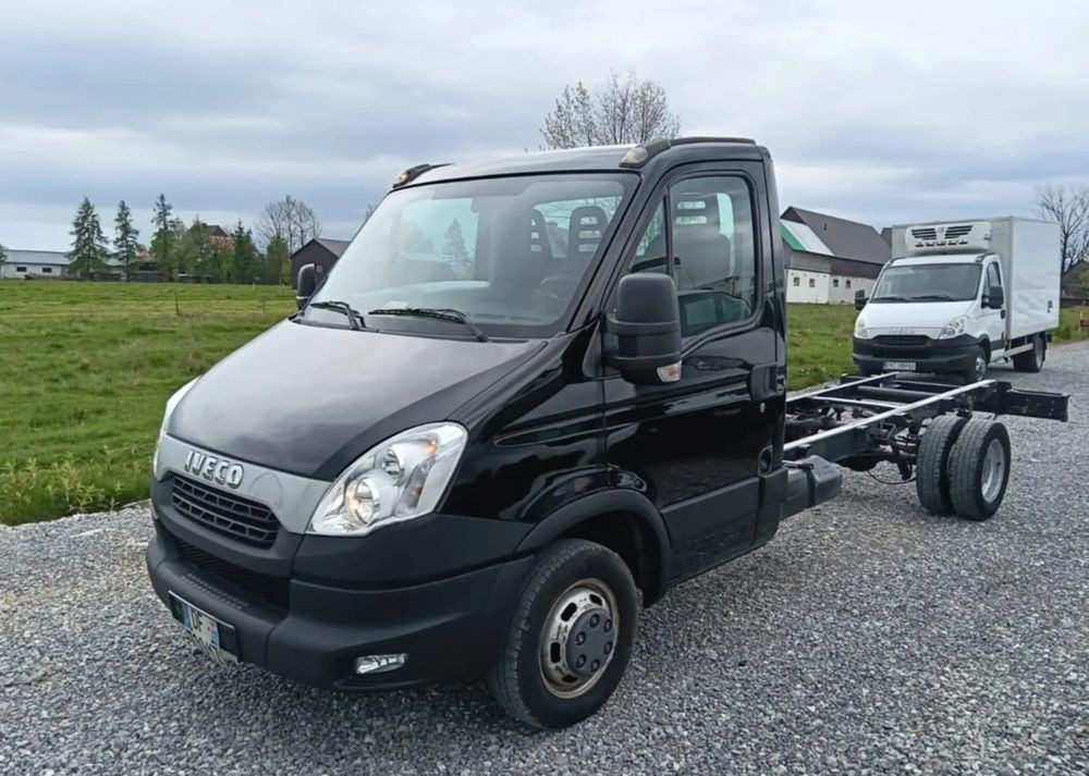 Iveco 35C13, 35C12, 35C15 - Camión chasis: foto 3 Iveco 35C13, 35C12, 35C15 - Camión chasis: foto 3