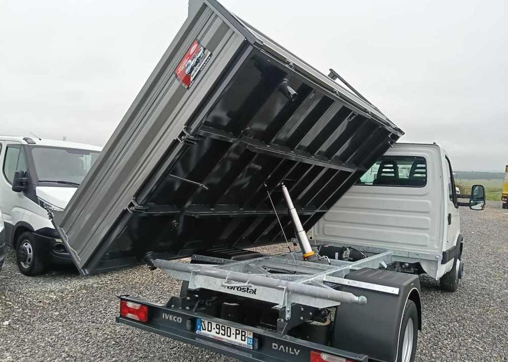 Iveco 35C13, 35C14, 35C15, 35C17, 70C17 - Furgoneta basculante: foto 5 Iveco 35C13, 35C14, 35C15, 35C17, 70C17 - Furgoneta basculante: foto 5