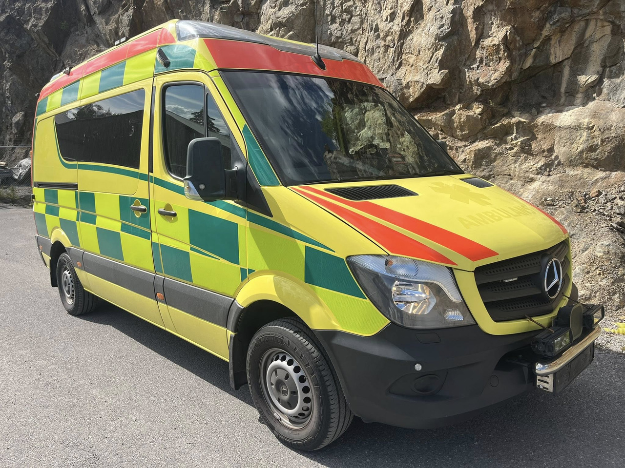 Mercedes-Benz Sprinter 319 - AMBULANCE / Krankenwagen / Ambulancia - Ambulancia: foto 2 Mercedes-Benz Sprinter 319 - AMBULANCE / Krankenwagen / Ambulancia - Ambulancia: foto 2