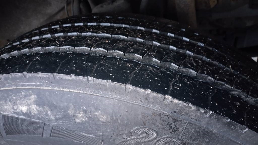 Scania P94 kokosivuaukeva kori+pl-nostin  - Camión caja cerrada: foto 3 Scania P94 kokosivuaukeva kori+pl-nostin  - Camión caja cerrada: foto 3