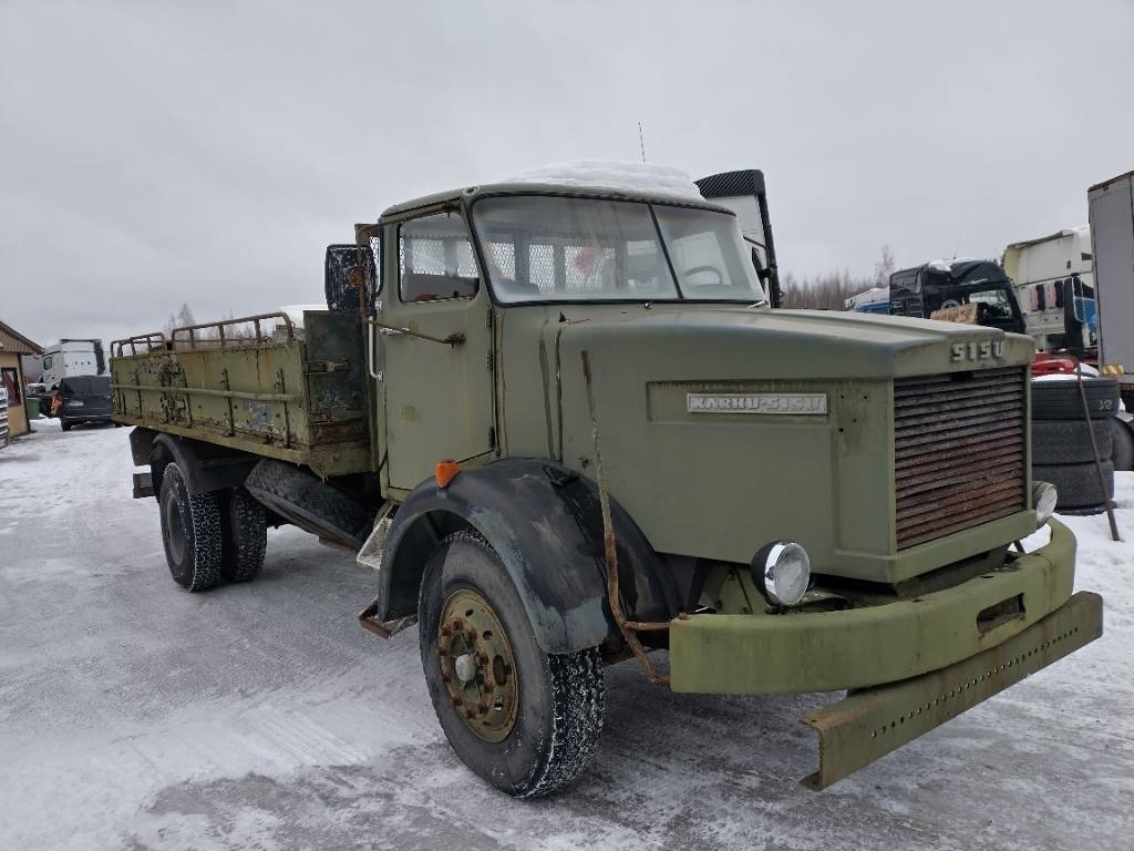 Sisu Karhu rahtilava ja ulosotto - Camión caja abierta: foto 1 Sisu Karhu rahtilava ja ulosotto - Camión caja abierta: foto 1