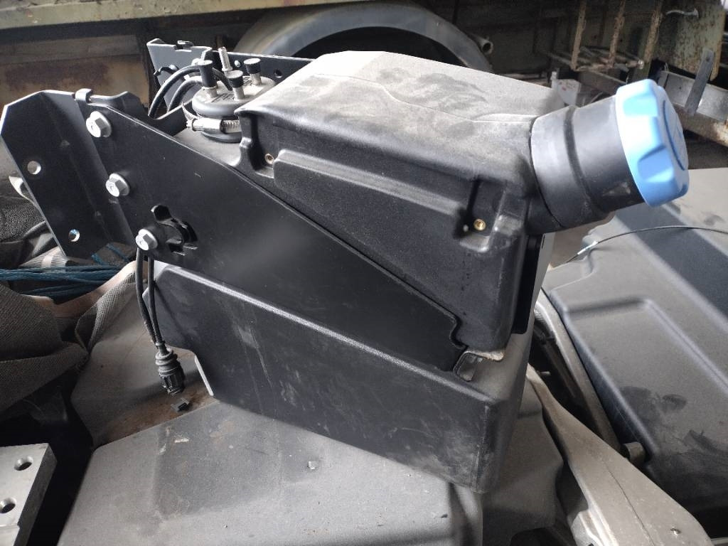 Volvo Adblue säiliö FL - Bastidor/ Chasis para Camión: foto 1 Volvo Adblue säiliö FL - Bastidor/ Chasis para Camión: foto 1