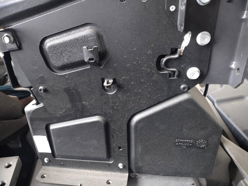 Volvo Adblue säiliö FL - Bastidor/ Chasis para Camión: foto 3 Volvo Adblue säiliö FL - Bastidor/ Chasis para Camión: foto 3