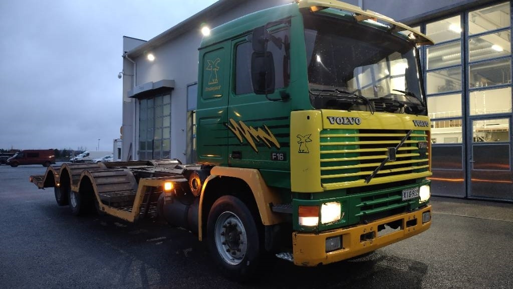 Volvo F16 8x2 metsäkone ritilä, rautajouset,hydr.perä - Camión forestal: foto 2 Volvo F16 8x2 metsäkone ritilä, rautajouset,hydr.perä - Camión forestal: foto 2