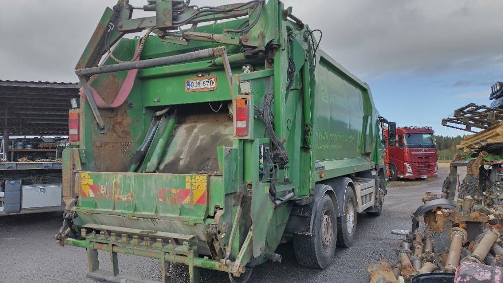 Volvo FM330 6x2 Norba pakkaaja,molokki nostin, manuaali  - Camión de basura: foto 4 Volvo FM330 6x2 Norba pakkaaja,molokki nostin, manuaali  - Camión de basura: foto 4