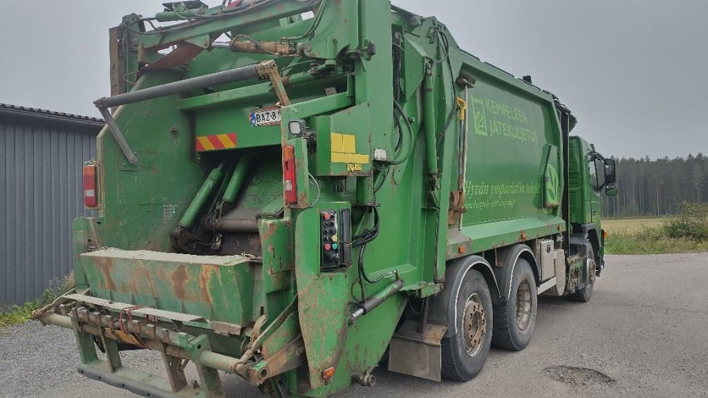 Volvo FM9 6x2 pakkaaja +nostin +etukippo - Camión de basura: foto 2 Volvo FM9 6x2 pakkaaja +nostin +etukippo - Camión de basura: foto 2