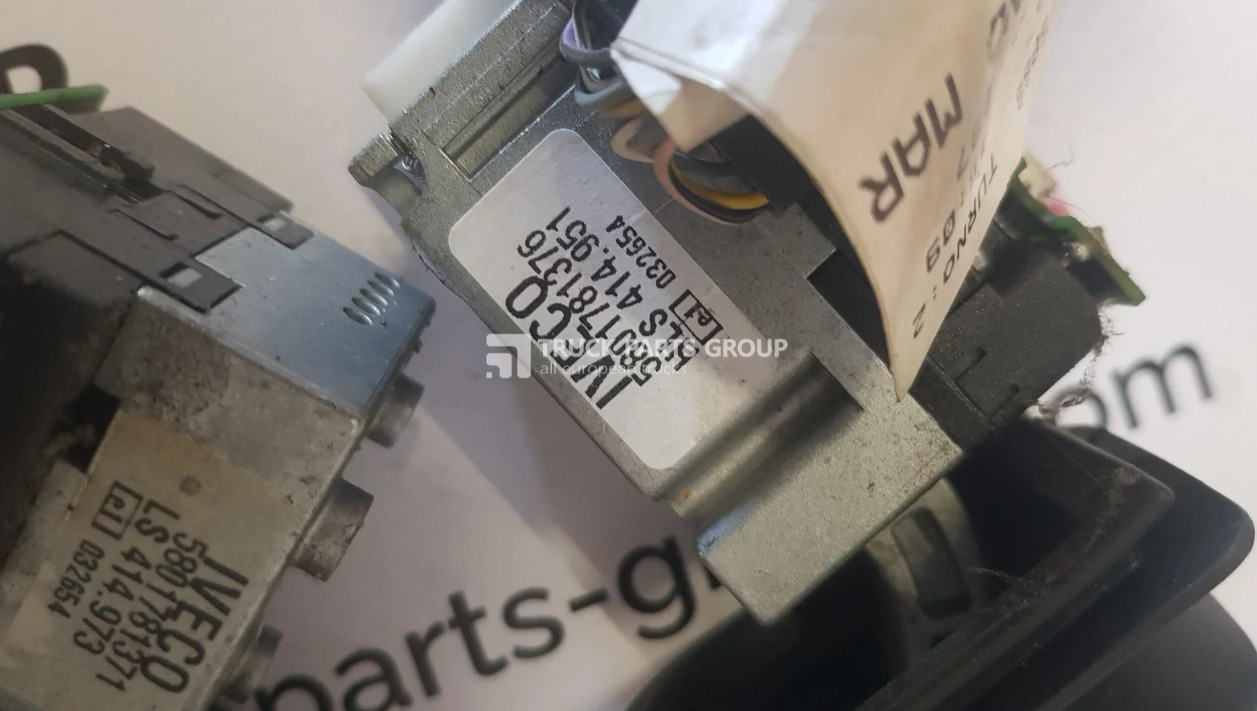 IVECO IVECO STRALIS EURO6 understeering switch control units 41223123, 5801781371, 5801781376, 5802518451. - Conmutador en la columna de dirección para Camión: foto 4 IVECO IVECO STRALIS EURO6 understeering switch control units 41223123, 5801781371, 5801781376, 5802518451. - Conmutador en la columna de dirección para Camión: foto 4