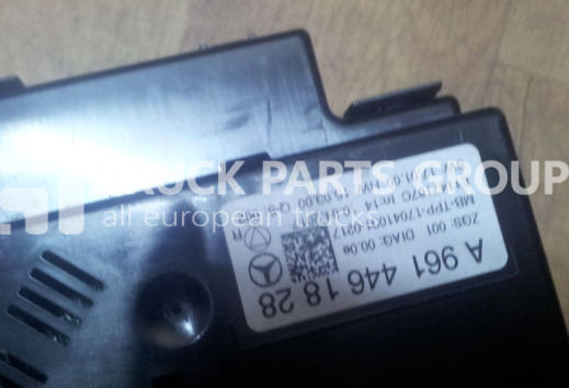 MERCEDES-BENZ control unit radio dashboard - Salpicadero para Camión: foto 3 MERCEDES-BENZ control unit radio dashboard - Salpicadero para Camión: foto 3