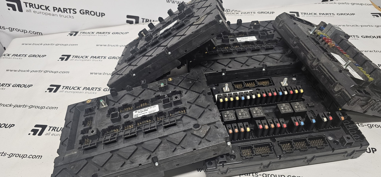 Mercedes Benz Actros MP4, EURO6 Grundmodul, fuse box, relay box, SAM cabin, SAM chassis - Fusible para Camión: foto 2 Mercedes Benz Actros MP4, EURO6 Grundmodul, fuse box, relay box, SAM cabin, SAM chassis - Fusible para Camión: foto 2