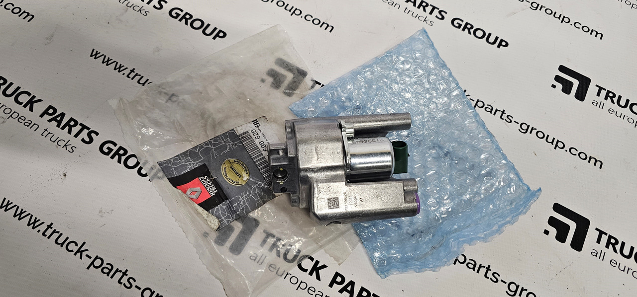 RENAULT RENAULT T RANGE GAMA EURO6 Solenoid engine brake control Valve VEB Oil Supply P21596626, T2011, V30541, A1, 21596645, 20574700, 21452473, 21596642, 20574690, 20713422, 20715668, 7421596642, 21616761 - Recambio para Camión: foto 1 RENAULT RENAULT T RANGE GAMA EURO6 Solenoid engine brake control Valve VEB Oil Supply P21596626, T2011, V30541, A1, 21596645, 20574700, 21452473, 21596642, 20574690, 20713422, 20715668, 7421596642, 21616761 - Recambio para Camión: foto 1