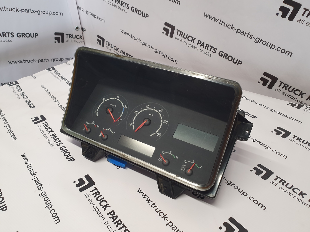 SCANIA SCANIA EURO3, P, G, R, T series dashboard, instrument panel, instrument cluster 1542701, 1752626, 1763537, 1775306, 1781708, 1849509, 1545985, 1545989, 1545993, 1763551, 1765222, 1849503, 1852891, 192 - Salpicadero para Camión: foto 2 SCANIA SCANIA EURO3, P, G, R, T series dashboard, instrument panel, instrument cluster 1542701, 1752626, 1763537, 1775306, 1781708, 1849509, 1545985, 1545989, 1545993, 1763551, 1765222, 1849503, 1852891, 192 - Salpicadero para Camión: foto 2