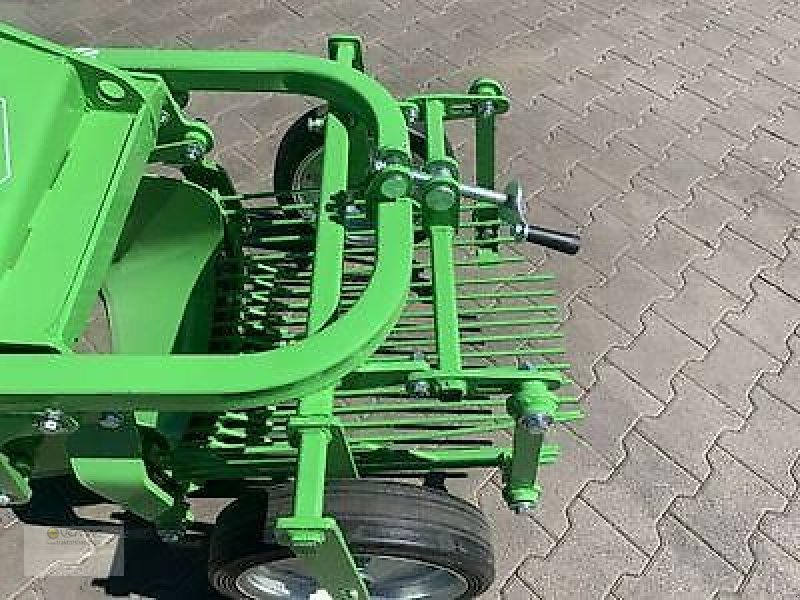 BOMET Kartoffelroder Bomet Z655/1 Kartoffel Roder Heckauswurf NEU - Maquinaria para patatas: foto 3 BOMET Kartoffelroder Bomet Z655/1 Kartoffel Roder Heckauswurf NEU - Maquinaria para patatas: foto 3