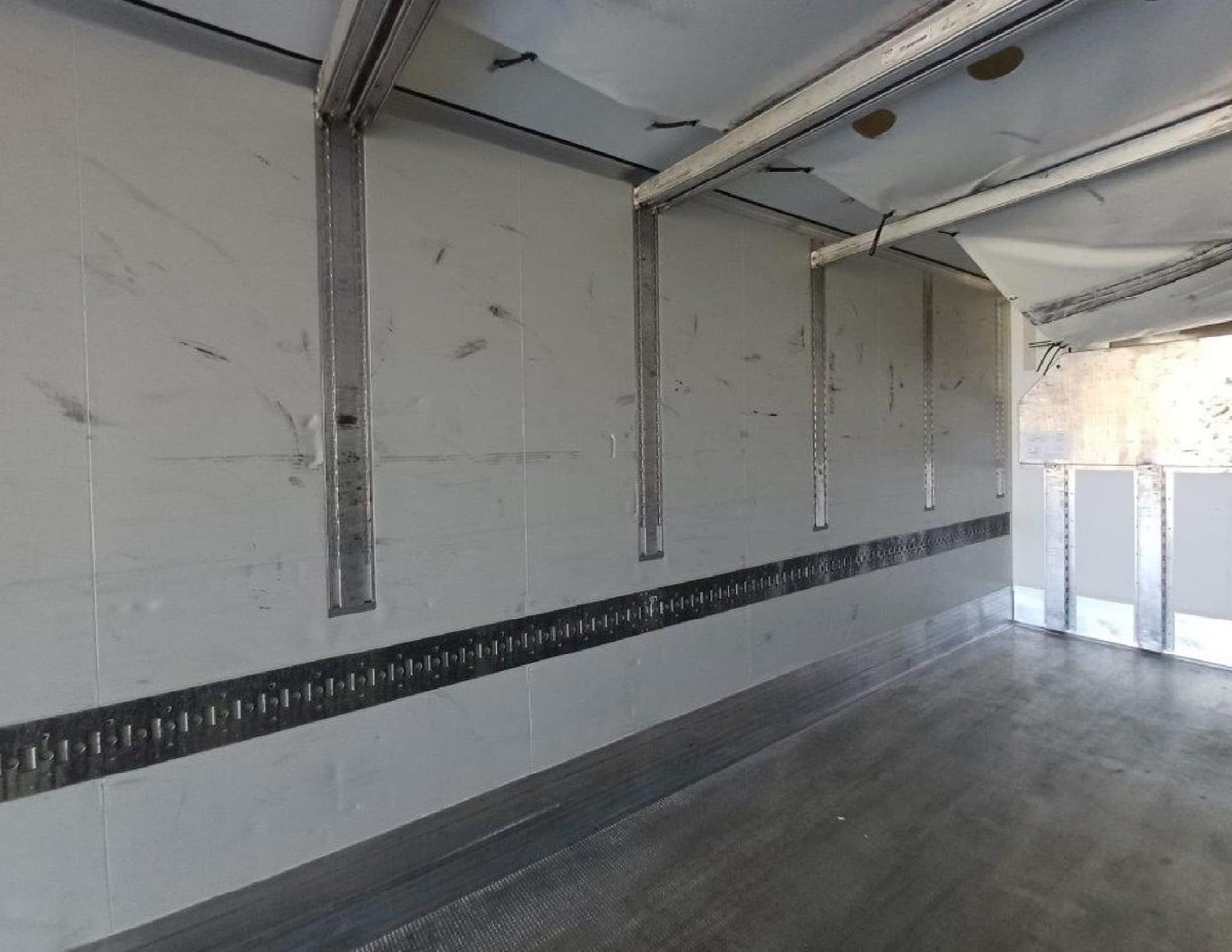 2018 Krone SDR Double Deck Cool Liner FP60 ThermoKing SLXi 300 Lifting Axle - Semirremolque frigorífico: foto 4 2018 Krone SDR Double Deck Cool Liner FP60 ThermoKing SLXi 300 Lifting Axle - Semirremolque frigorífico: foto 4