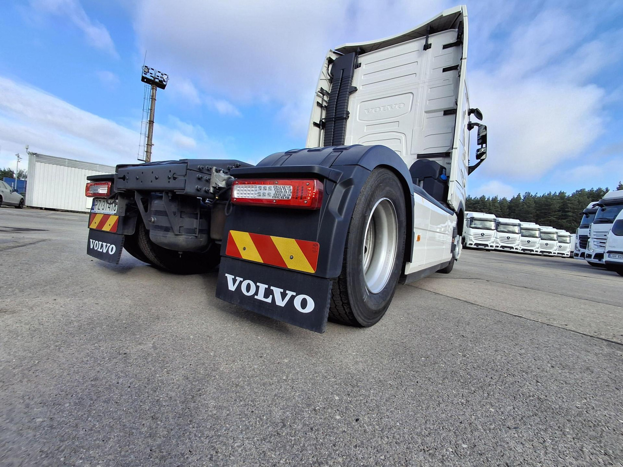 2023 Volvo FH 500 Globetrotter XL Side Skirts - Cabeza tractora: foto 3 2023 Volvo FH 500 Globetrotter XL Side Skirts - Cabeza tractora: foto 3