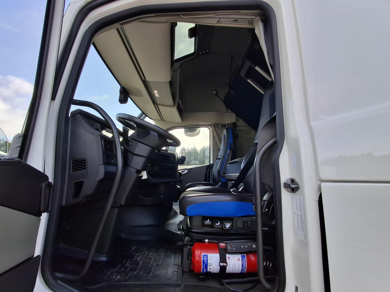 2023 Volvo FH 500 Globetrotter XL Side Skirts - Cabeza tractora: foto 4 2023 Volvo FH 500 Globetrotter XL Side Skirts - Cabeza tractora: foto 4
