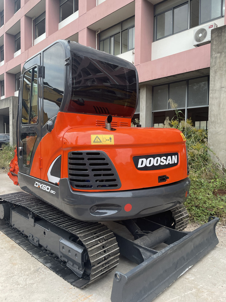 DOOSAN DX60-9C - Excavadora de cadenas: foto 1 DOOSAN DX60-9C - Excavadora de cadenas: foto 1
