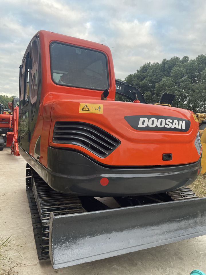 DOOSAN DX75-9C - Excavadora de cadenas: foto 2 DOOSAN DX75-9C - Excavadora de cadenas: foto 2