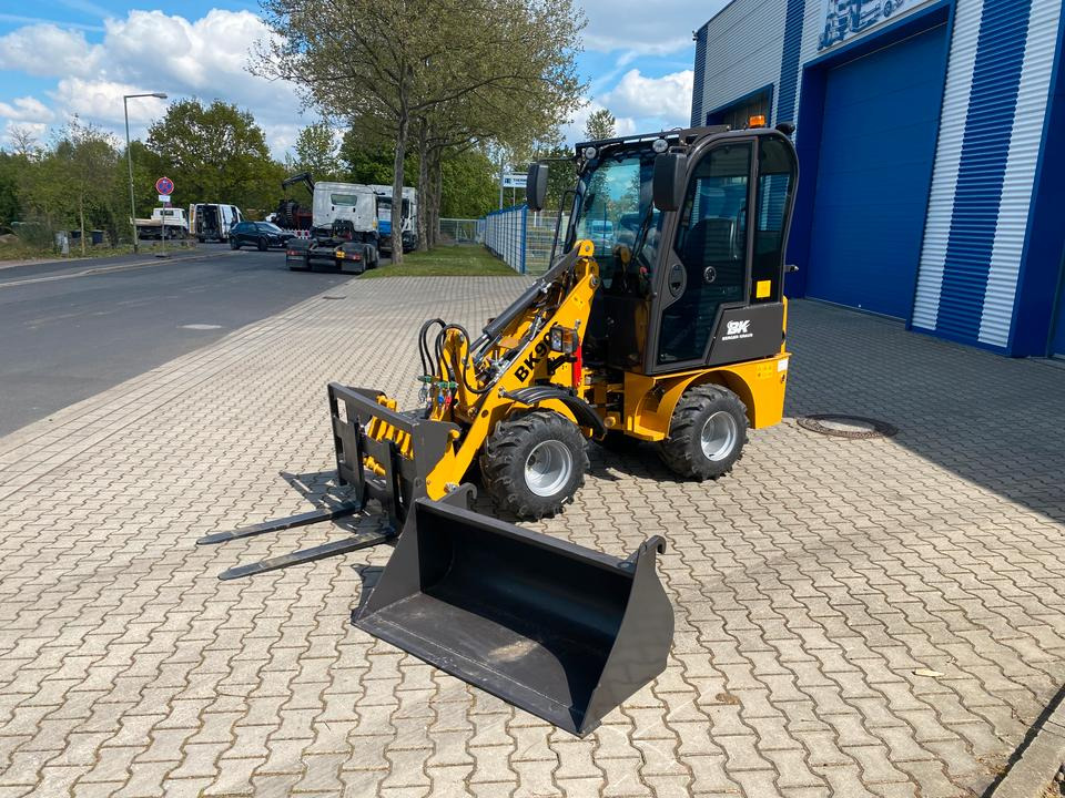 Radlader / Hoflader BK906 mit Kabine *INKL.19% MWST*PERKINS*BERGER KRAUS*GABELPAKET*CE*EURO* - Cargadora articulada: foto 2 Radlader / Hoflader BK906 mit Kabine *INKL.19% MWST*PERKINS*BERGER KRAUS*GABELPAKET*CE*EURO* - Cargadora articulada: foto 2