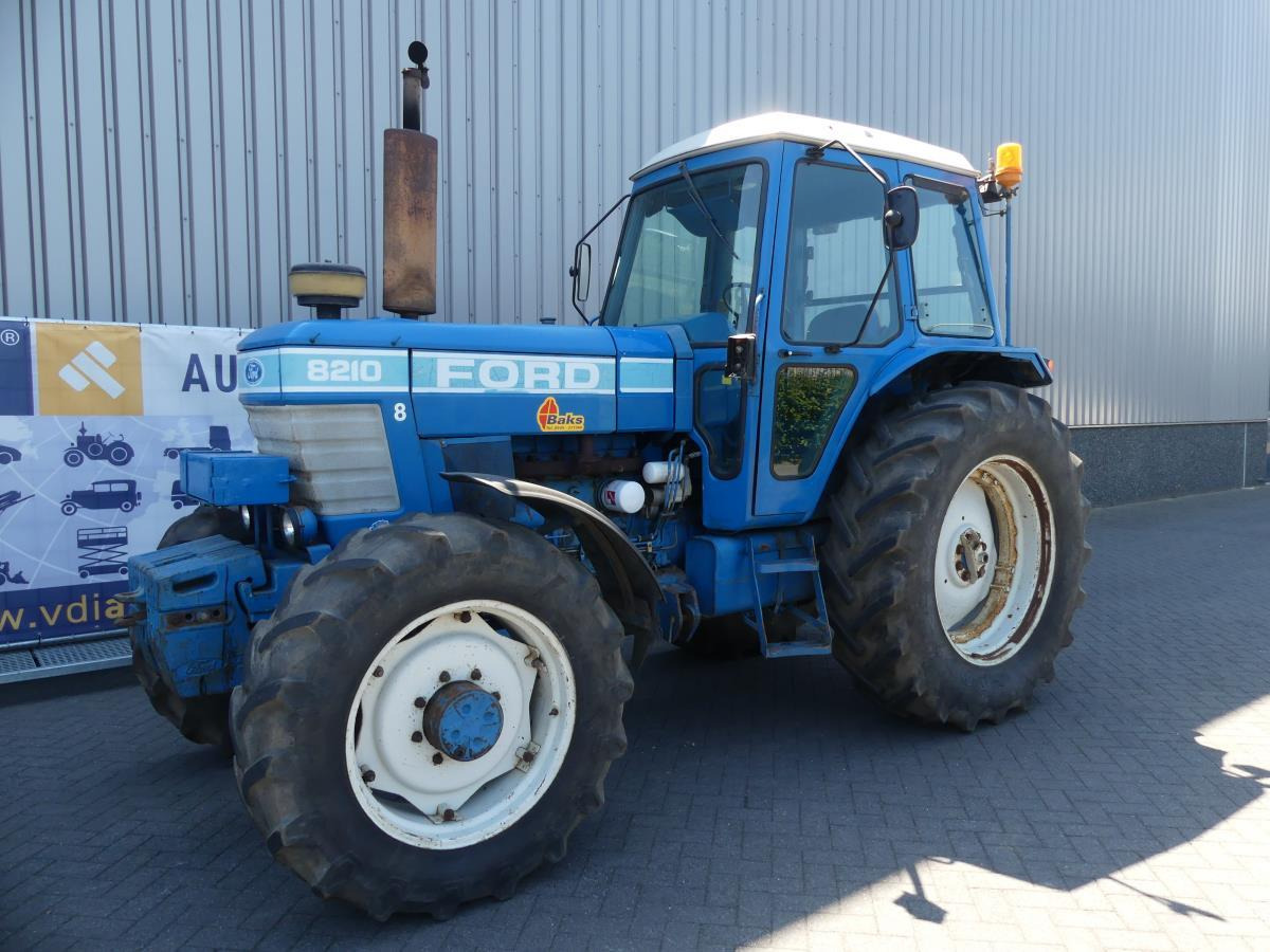 Ford 8210 - Tractor: foto 1 Ford 8210 - Tractor: foto 1