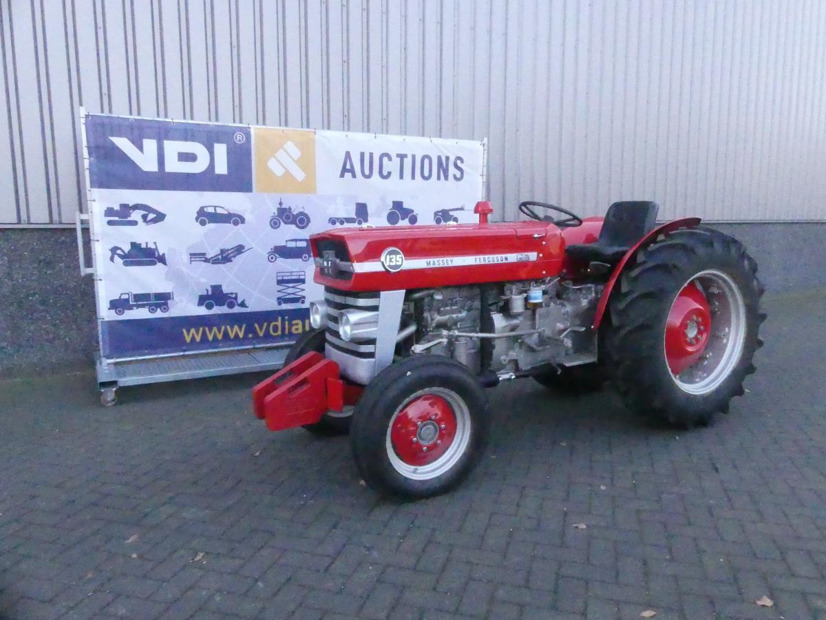Massey-Ferguson 135 Vinyard - Tractor: foto 1 Massey-Ferguson 135 Vinyard - Tractor: foto 1