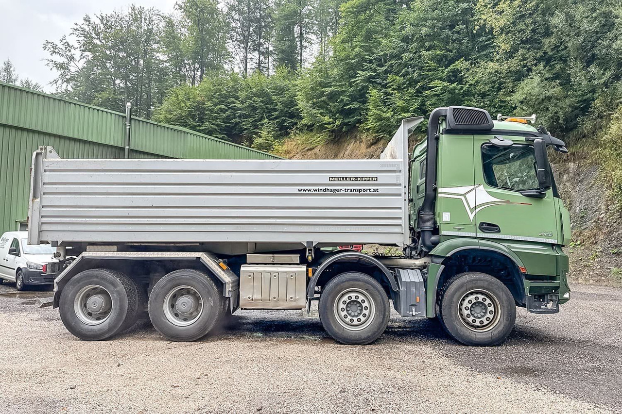 Mercedes-Benz Arocs 4152 - Camión volquete: foto 2 Mercedes-Benz Arocs 4152 - Camión volquete: foto 2