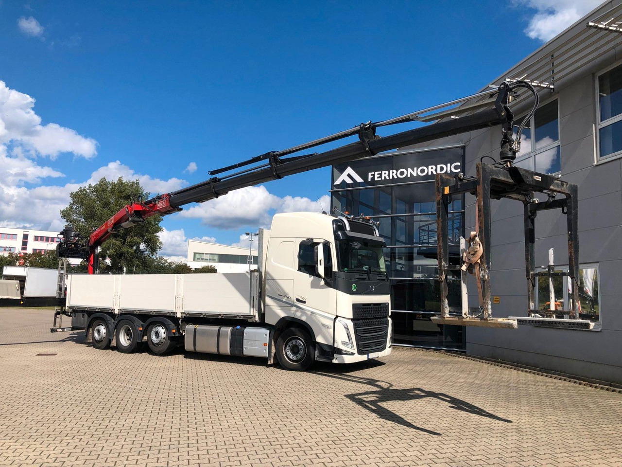 Volvo FH460 8x2 TRIDEM VLA&NLA gelenkt*FASSI F215AS.24 - Camión caja abierta, Camión grúa: foto 2 Volvo FH460 8x2 TRIDEM VLA&NLA gelenkt*FASSI F215AS.24 - Camión caja abierta, Camión grúa: foto 2