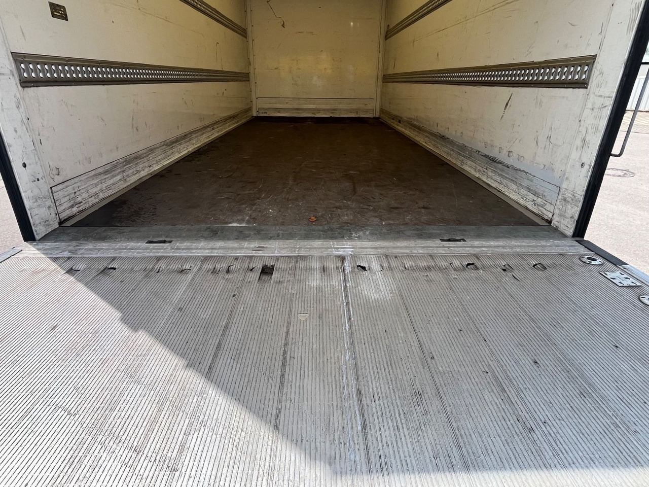Furgoneta caja cerrada Renault D7.5 210 Kofferaufbau mit LBW: foto 14