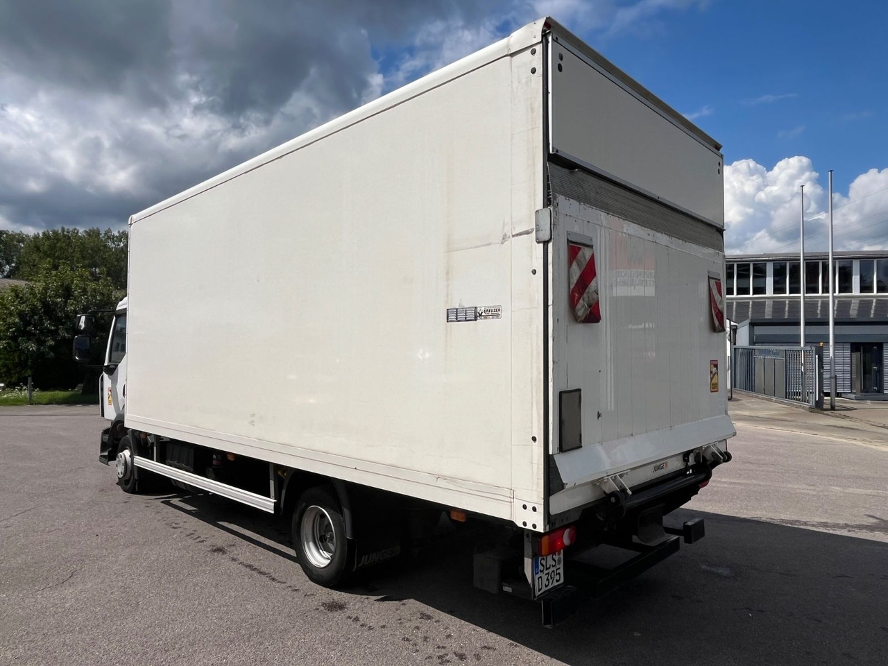 Furgoneta caja cerrada Renault D7.5 210 Kofferaufbau mit LBW: foto 6