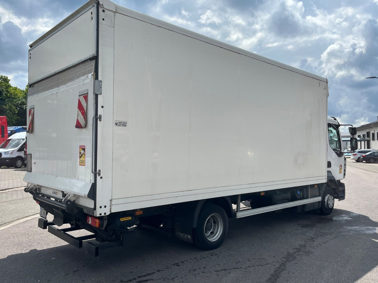 Renault D7.5 210 Kofferaufbau mit LBW - Furgoneta caja cerrada: foto 4 Renault D7.5 210 Kofferaufbau mit LBW - Furgoneta caja cerrada: foto 4