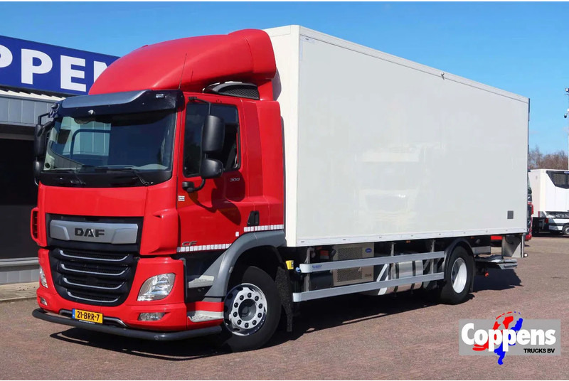DAF CF 300 Koel/Vries Carrier iceland + Dhollandia 2500KG klep trenn wand - Camión frigorífico: foto 1 DAF CF 300 Koel/Vries Carrier iceland + Dhollandia 2500KG klep trenn wand - Camión frigorífico: foto 1