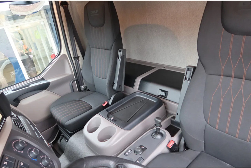 DAF LF 210 Bakwagen+ Dhollandia 1500 kg Comfort cabine - Camión caja cerrada: foto 5 DAF LF 210 Bakwagen+ Dhollandia 1500 kg Comfort cabine - Camión caja cerrada: foto 5