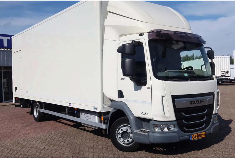 DAF LF 210 FA Bakwagen + Dhollandia 2000 kg klep extra accu set, 3x bindrail + stang. - Camión caja cerrada: foto 2 DAF LF 210 FA Bakwagen + Dhollandia 2000 kg klep extra accu set, 3x bindrail + stang. - Camión caja cerrada: foto 2