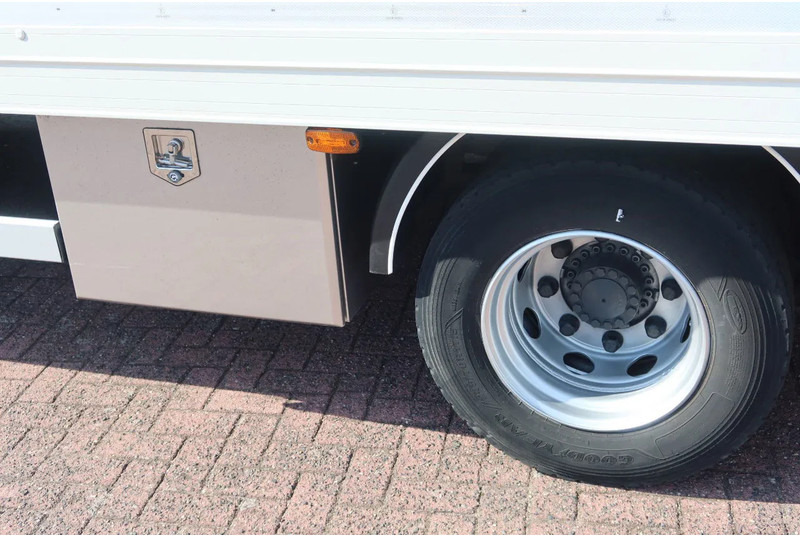 DAF LF 210 FA Bakwagen + Dhollandia 2000 kg klep extra accu set, 3x bindrail + stang. - Camión caja cerrada: foto 5 DAF LF 210 FA Bakwagen + Dhollandia 2000 kg klep extra accu set, 3x bindrail + stang. - Camión caja cerrada: foto 5