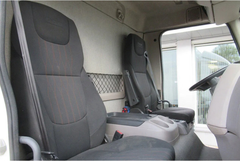 DAF LF 230 Bak+Klep Dhollandia 1500 kg Euro 6 - Camión caja cerrada: foto 5 DAF LF 230 Bak+Klep Dhollandia 1500 kg Euro 6 - Camión caja cerrada: foto 5