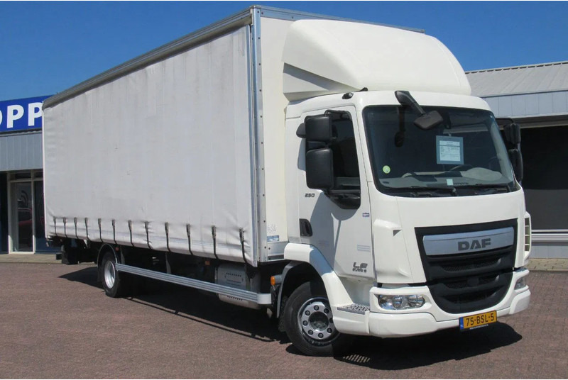 DAF LF 250 250 bak + klep + schuifzeil E6 - Camión lona: foto 2 DAF LF 250 250 bak + klep + schuifzeil E6 - Camión lona: foto 2